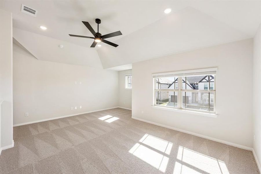 Spacious, unfurnished interior of a new home in Creekview Meadows, Pilot Point (Image 39).