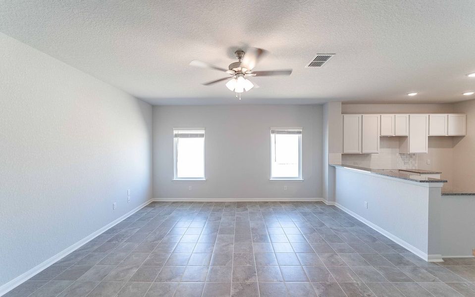 Spacious, unfurnished interior of a new home in Mesa Vista, Von Ormy (Image 8).