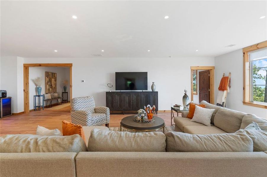 Furnished interior view inside a new home in , Jasper (Image 41).