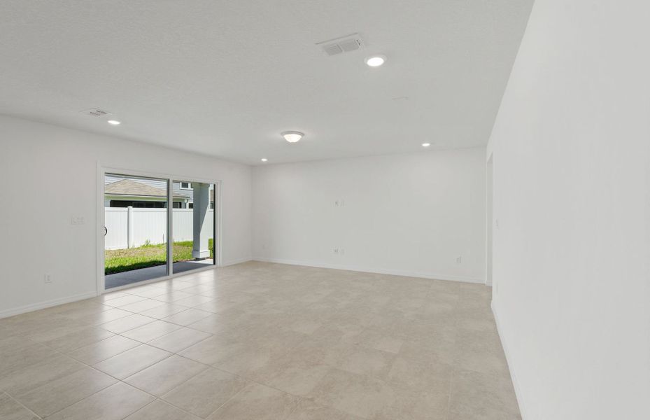Spacious, unfurnished interior of a new home in Wells Landing, Jacksonville (Image 16).