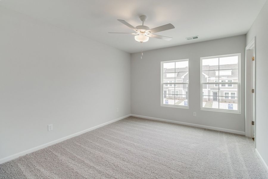 Spacious, unfurnished interior of a new home in Astoria, Columbia (Image 20).