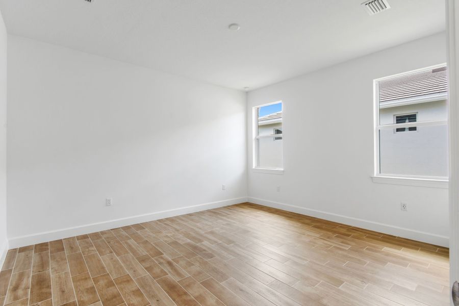 Spacious, unfurnished interior of a new home in Harbor Isle, Vero Beach (Image 31).
