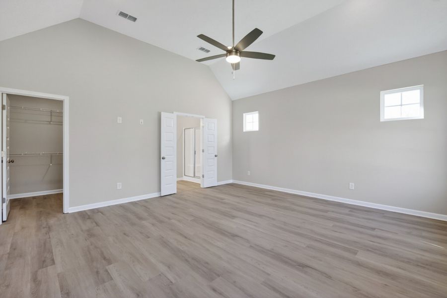 Spacious, unfurnished interior of a new home in Legacy Preserve, Tullahoma (Image 32).