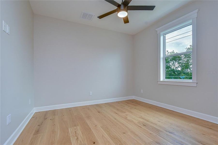 Spacious, unfurnished interior of a new home in , Tampa (Image 33).