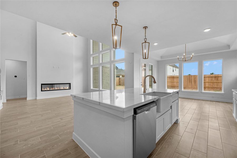 Representative image. Features, selections and colors may vary.