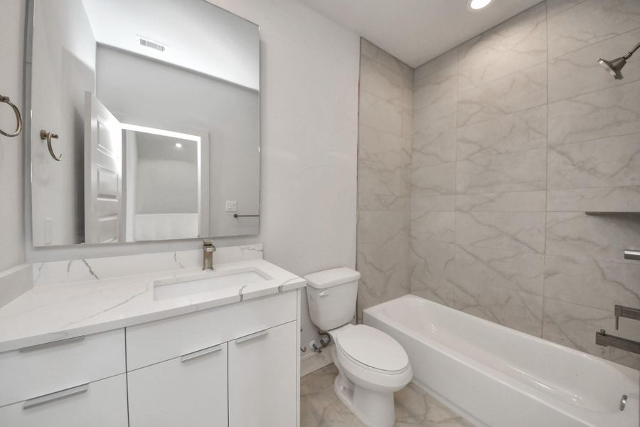 Furnished interior view inside a new home in Alicante, Houston (Image 16).