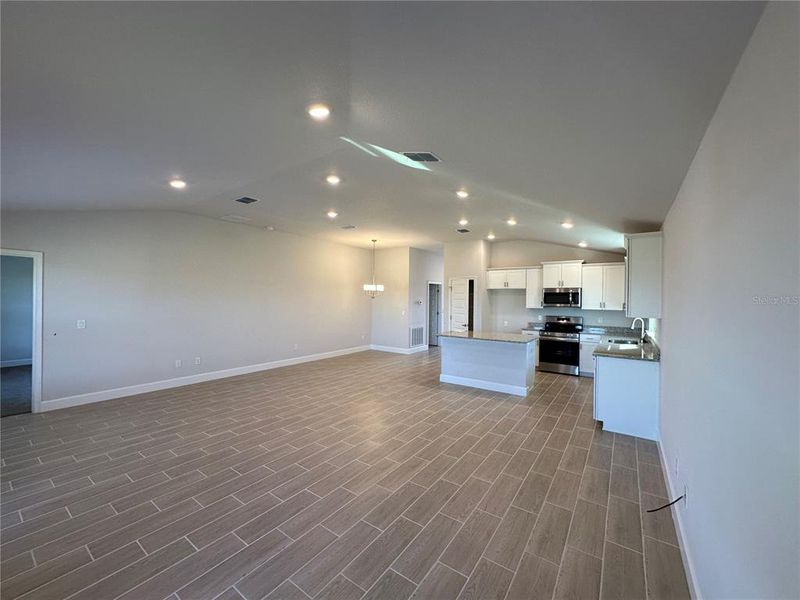 Spacious, unfurnished interior of a new home in , Oxford (Image 10).