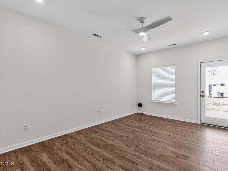 014-1280x960-family-room