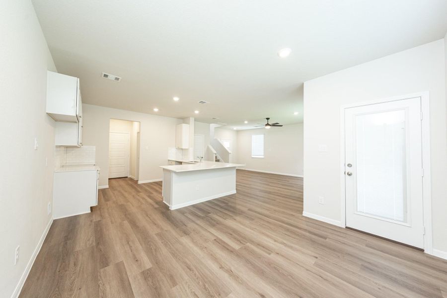 Spacious, unfurnished interior of a new home in Bammel Oaks, Houston (Image 15).