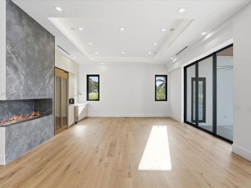 Spacious, unfurnished interior of a new home in , Pompano Beach (Image 34).
