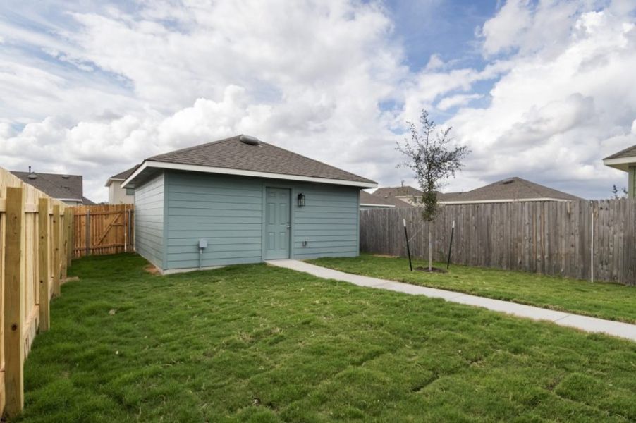 Exterior details and patio area of a home in Blanco Vista, San Marcos (Image 15).
