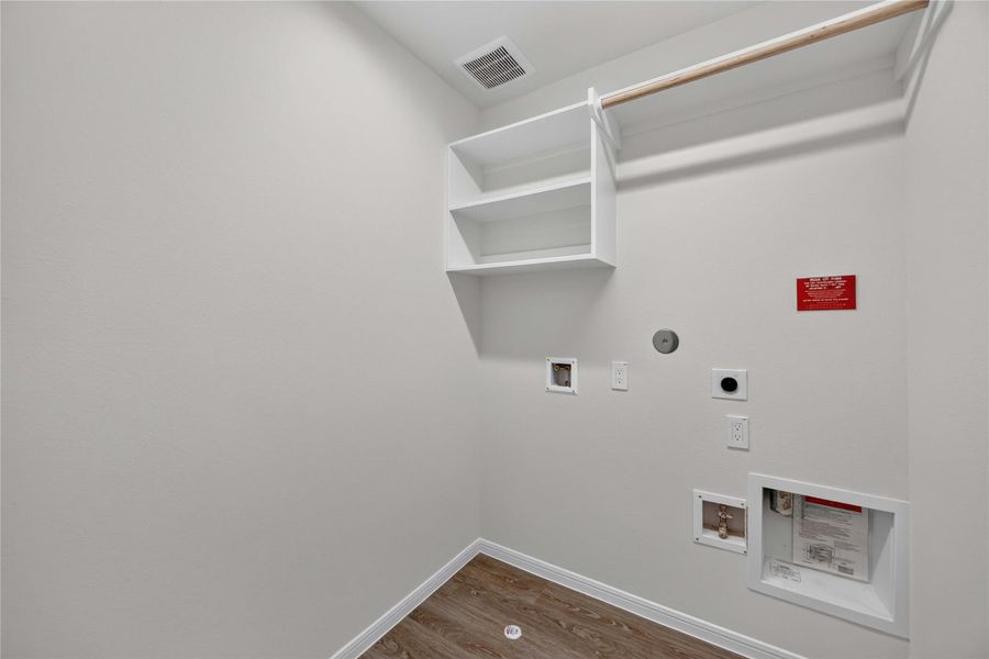 Spacious, unfurnished interior of a new home in , Houston (Image 11).