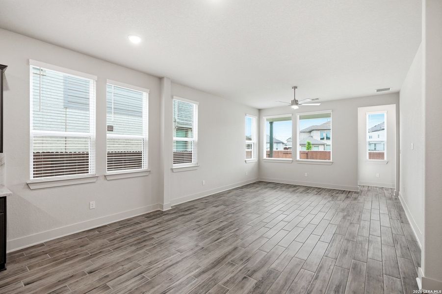 Spacious, unfurnished interior of a new home in Stillwater Ranch, San Antonio (Image 37).