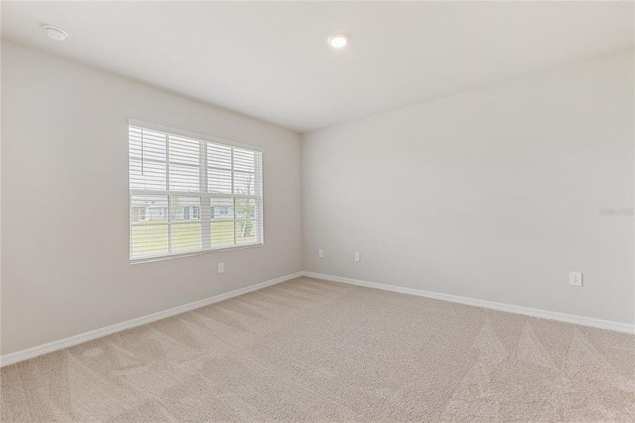 Spacious, unfurnished interior of a new home in Heritage Lake Park, Punta Gorda (Image 18).