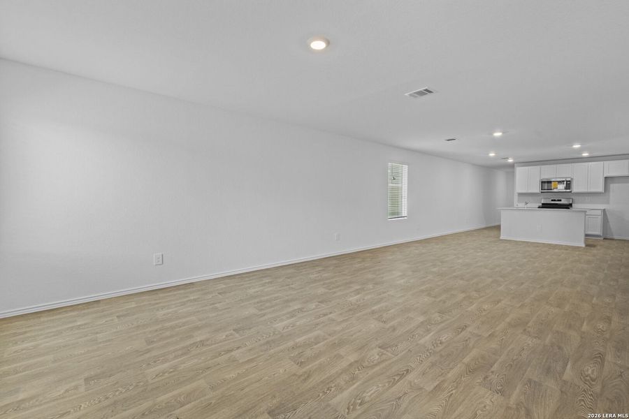 Spacious, unfurnished interior of a new home in Hickory Ridge, Elmendorf (Image 16). Spacious, unfurnished interior of a new home in Hickory Ridge, Elmendorf (Image 16).