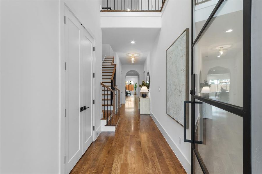 Spacious, unfurnished interior of a new home in , Dallas (Image 19).