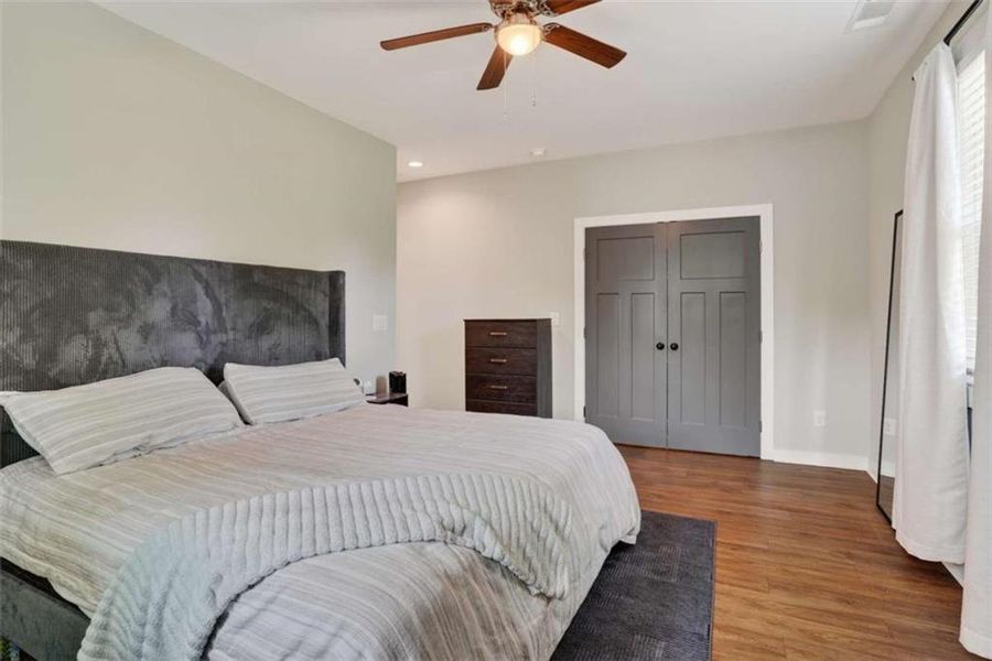 Furnished interior view inside a new home in , Atlanta (Image 9).