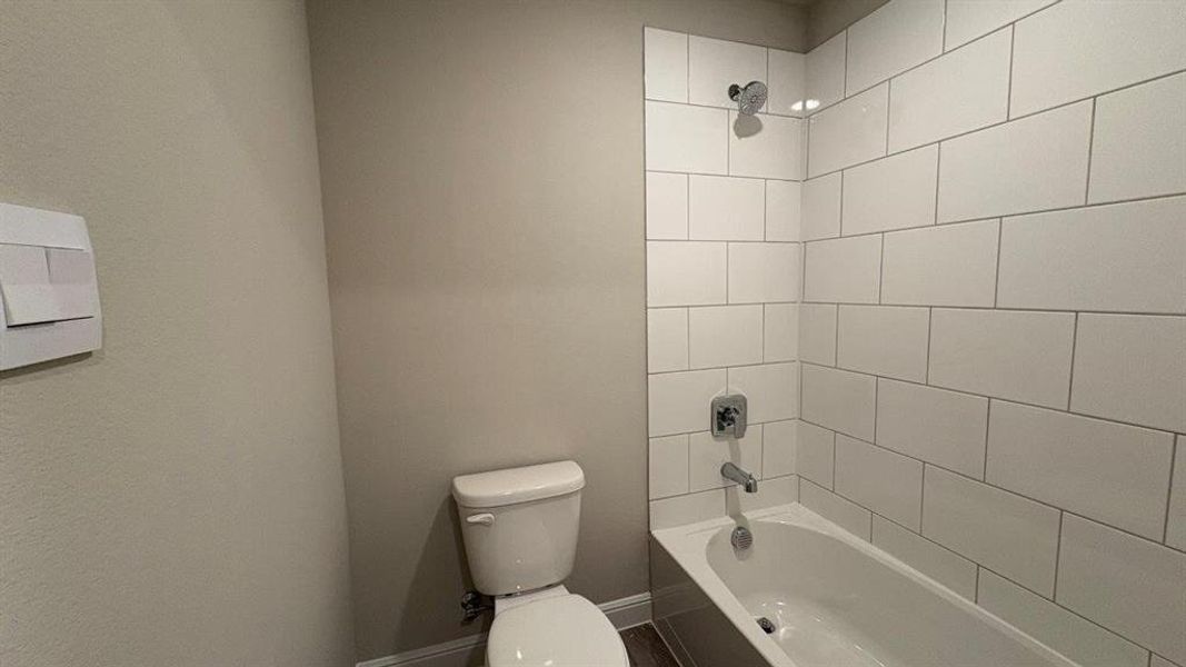 Furnished interior view inside a new home in Sandstone Estates, Granbury (Image 9).