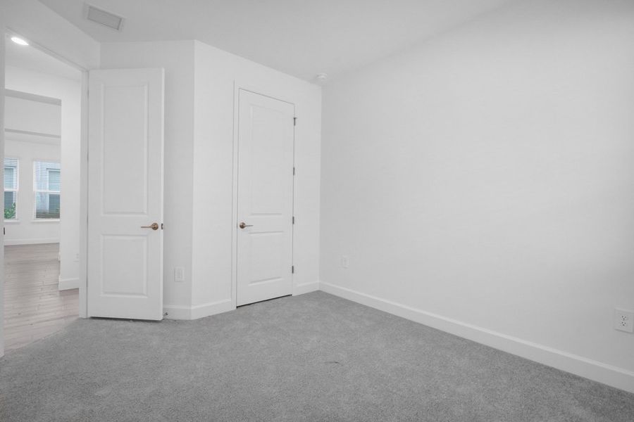 Spacious, unfurnished interior of a new home in The Cove at West Port, Port Charlotte (Image 15).