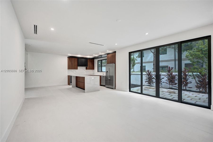Spacious, unfurnished interior of a new home in , Dania Beach (Image 39).
