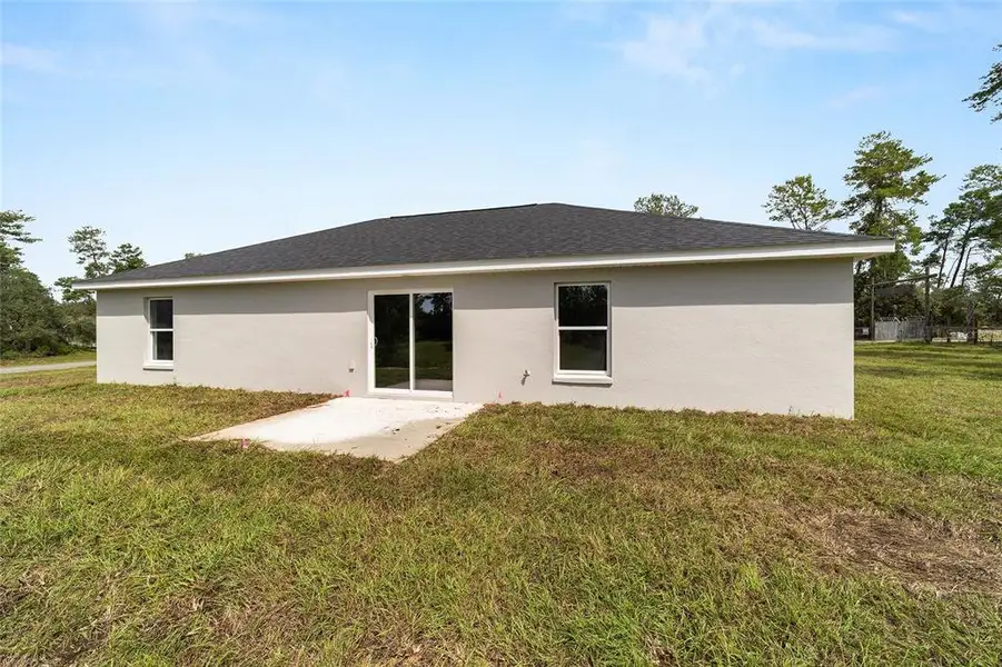 Exterior details and patio area of a home in , Dunnellon (Image 4). Exterior details and patio area of a home in , Dunnellon (Image 4).
