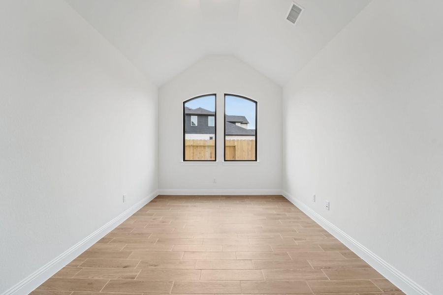 Spacious, unfurnished interior of a new home in Evergreen 55', Conroe (Image 37).