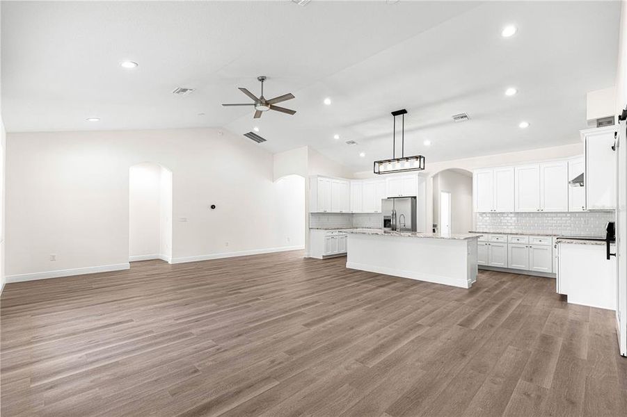 Spacious, unfurnished interior of a new home in , Dunnellon (Image 24).