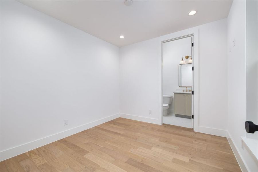 Spacious, unfurnished interior of a new home in , Dallas (Image 20).