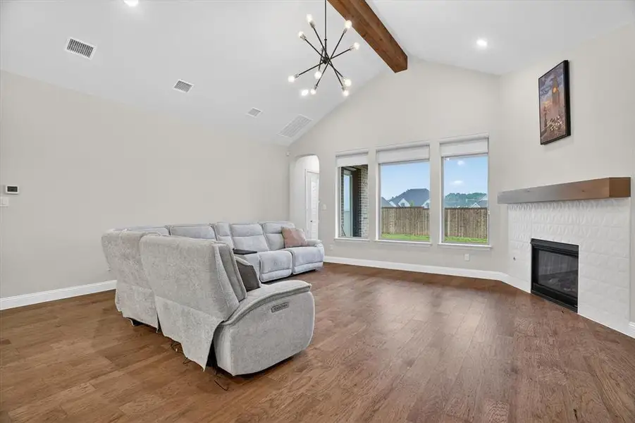 Furnished interior view inside a new home in Rockwood 65', Mansfield (Image 14).