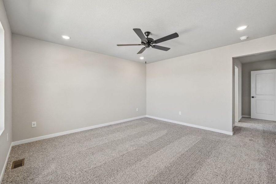 Spacious, unfurnished interior of a new home in Aspen Ranch, Fountain (Image 38).
