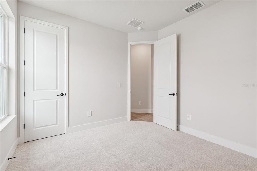 Spacious, unfurnished interior of a new home in Gracewater at Sarasota, Sarasota (Image 17).