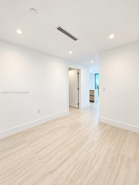 Spacious, unfurnished interior of a new home in , North Miami (Image 21).