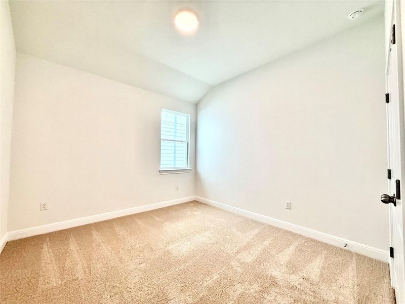 Spacious, unfurnished interior of a new home in Porter Country, Buda (Image 13).