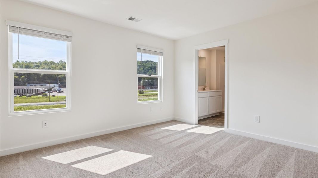 Spacious, unfurnished interior of a new home in Emory Creek, Harriman (Image 13).