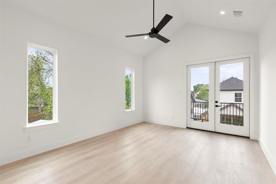 Spacious, unfurnished interior of a new home in , Houston (Image 42).