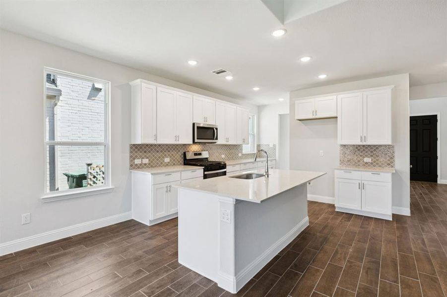Furnished interior view inside a new home in Venetian, Celina (Image 12).