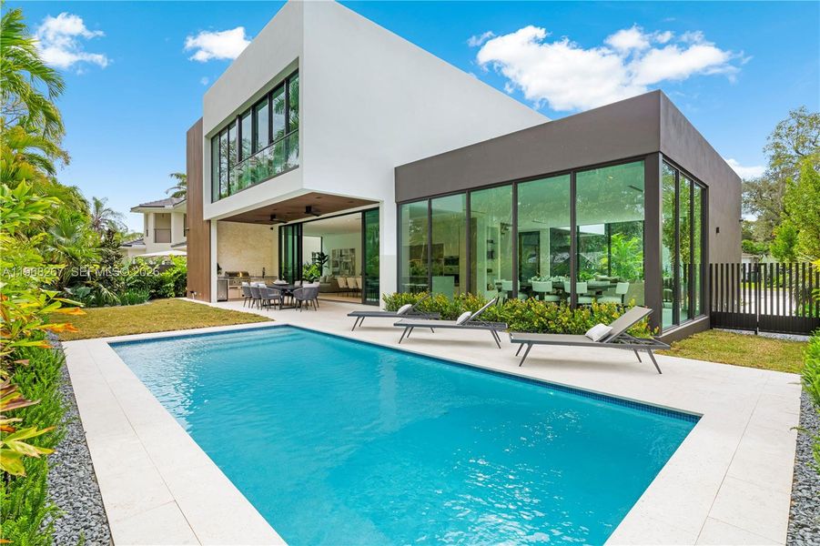 Exterior details and patio area of a home in , Miami (Image 37).
