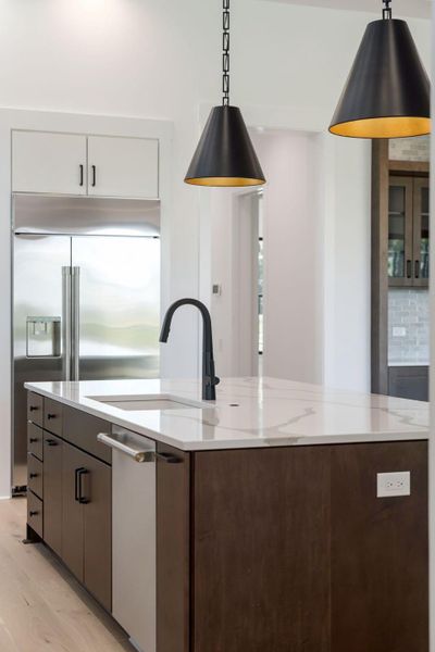 Close-up of interior finishes inside a home in , Ravenel (Image 18).