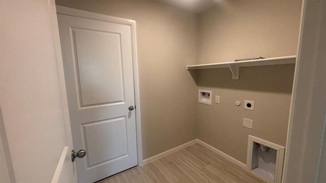 Spacious, unfurnished interior of a new home in Highlands at Chapel Creek, Fort Worth (Image 14).