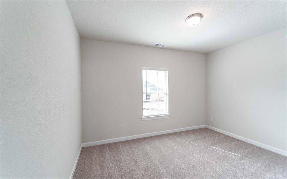 Spacious, unfurnished interior of a new home in Heath Golf & Yacht Club, Forney (Image 18).