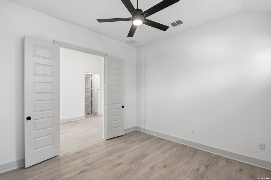 Spacious, unfurnished interior of a new home in Stillwater Ranch, San Antonio (Image 38).