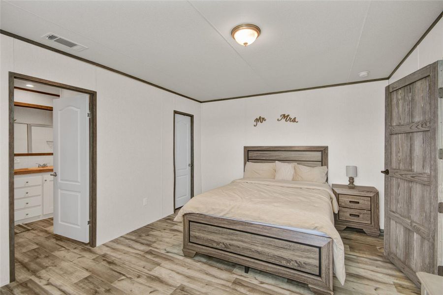 Furnished interior view inside a new home in , Brazoria (Image 12).