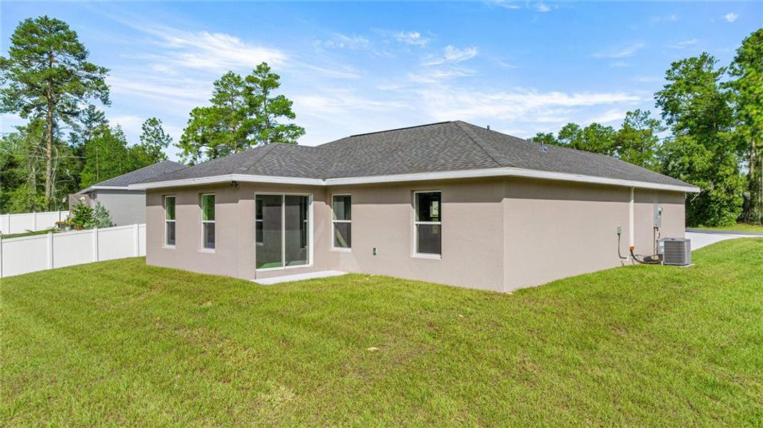 Exterior details and patio area of a home in , Ocala (Image 19). Exterior details and patio area of a home in , Ocala (Image 19).