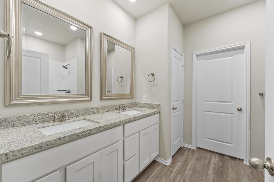 Furnished interior view inside a new home in , Lufkin (Image 12).