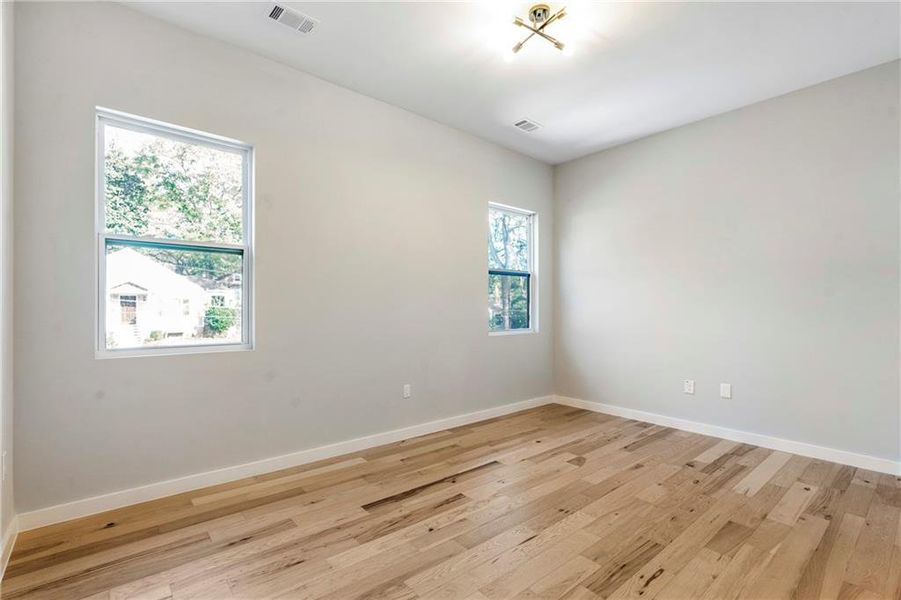 Spacious, unfurnished interior of a new home in , Atlanta (Image 23).