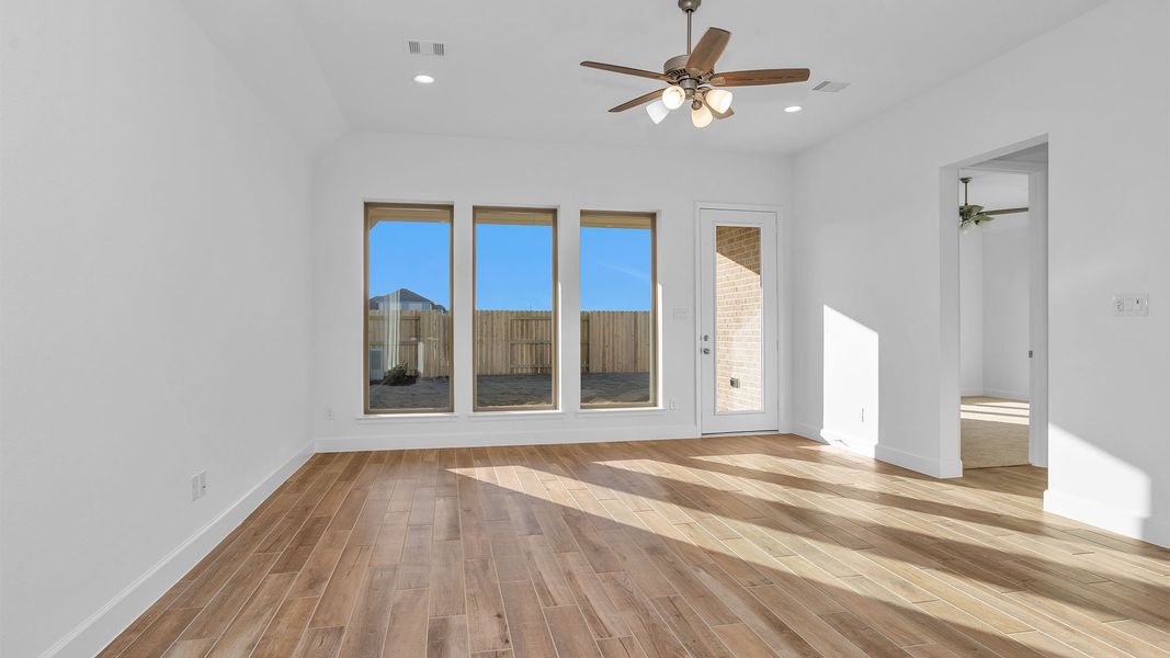 Spacious, unfurnished interior of a new home in Elyson, Katy (Image 20).