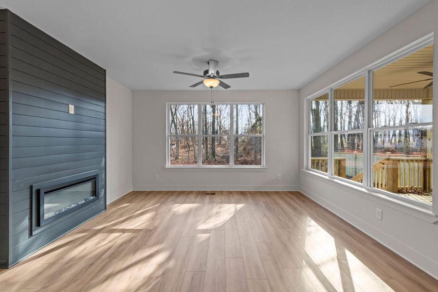 Spacious, unfurnished interior of a new home in Cambria, White House (Image 6).