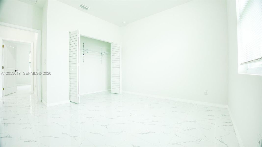 Spacious, unfurnished interior of a new home in , Lehigh Acres (Image 12).