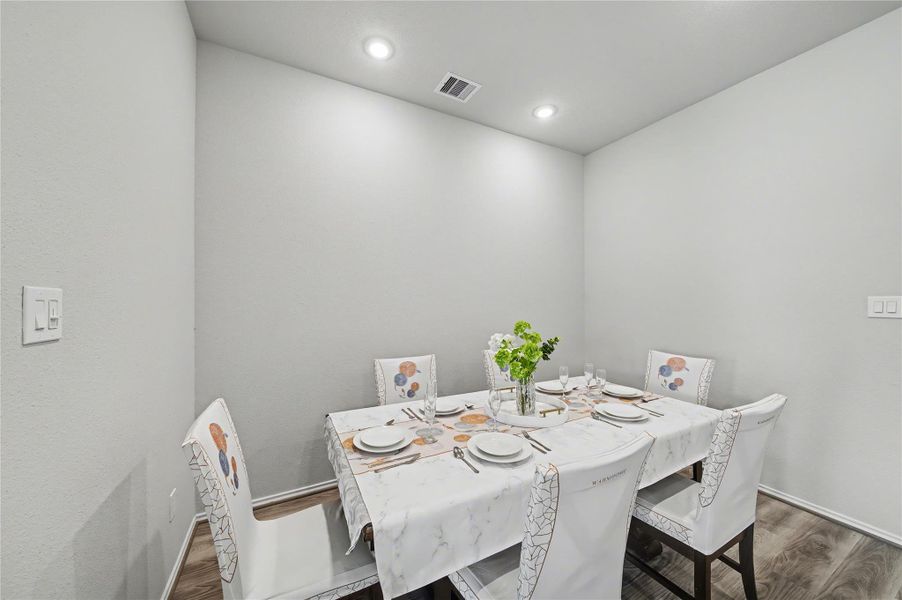 Furnished interior view inside a new home in Candela, Richmond (Image 10).