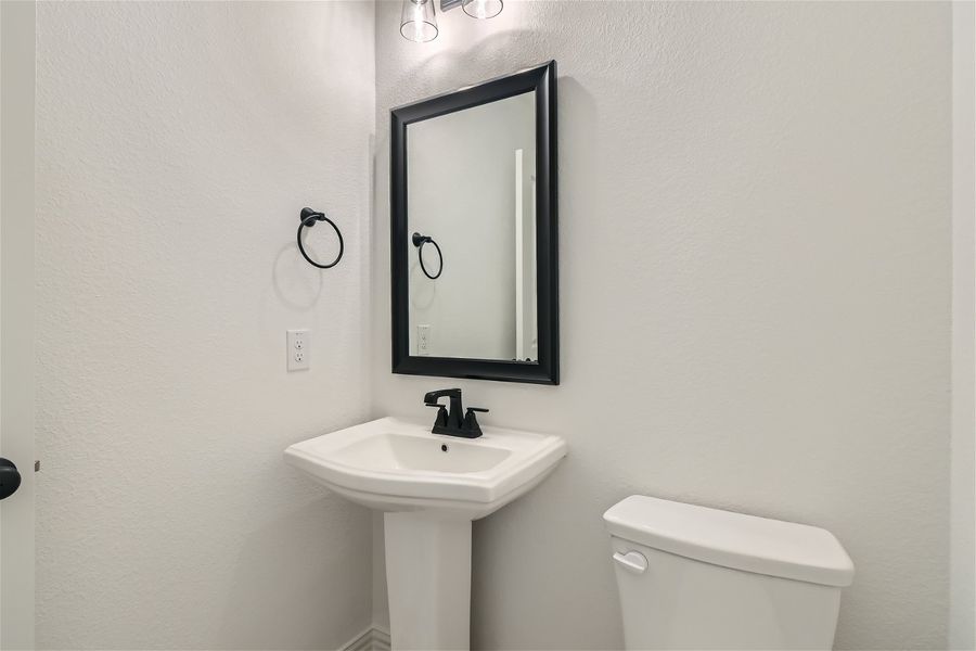 Plan 1532 Secondary Bathroom Representative Photo